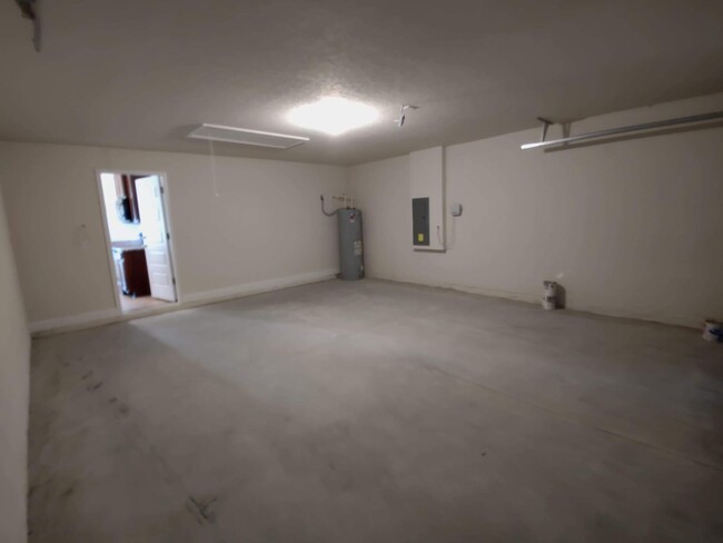 Building Photo - 809 Chestnut Dr