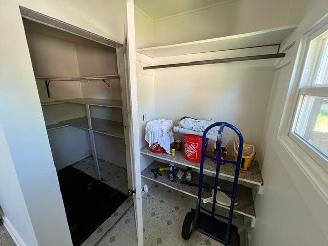 Building Photo - Adorable Shadle Bungalow - 2 Bed, 1 Bath +...