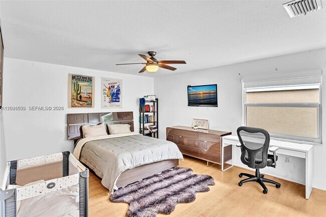 Building Photo - 3877 Bimini Ave