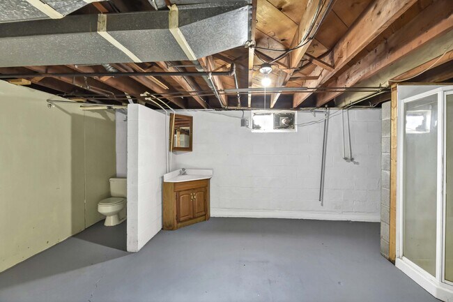 Building Photo - 337 Glendola Ave NW