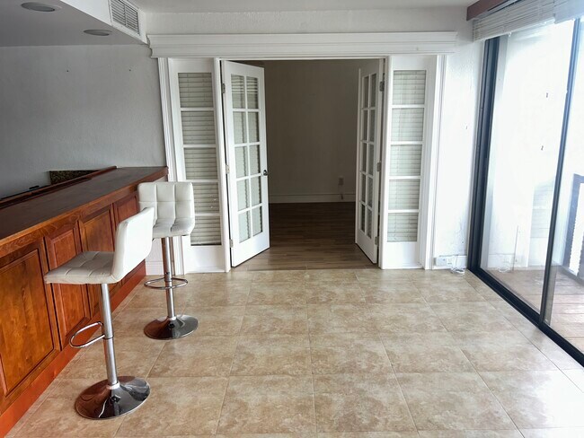 Building Photo - 6614 Miami Lakes Dr