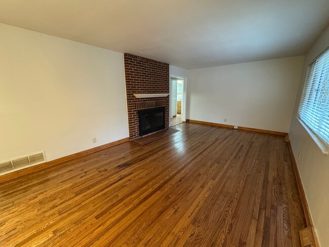 Building Photo - Brick 3/1.5 bath house with bonus in North...