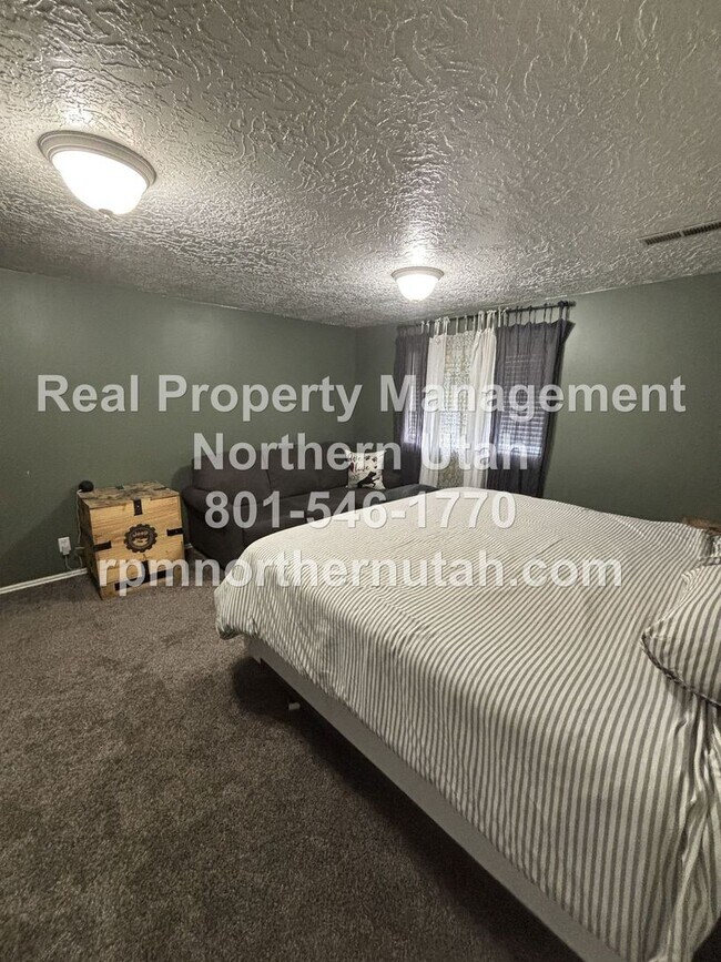 Building Photo - Charming 2-Story Home in the Heart of Clea...