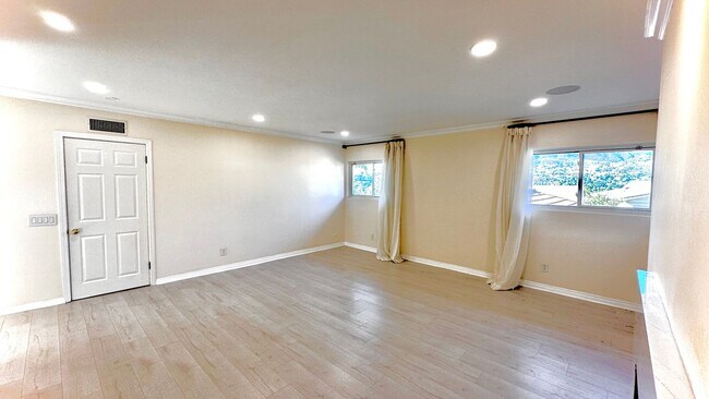 Building Photo - ABSOLUTELY STUNNING ENTERTAINER HOME (4 be...