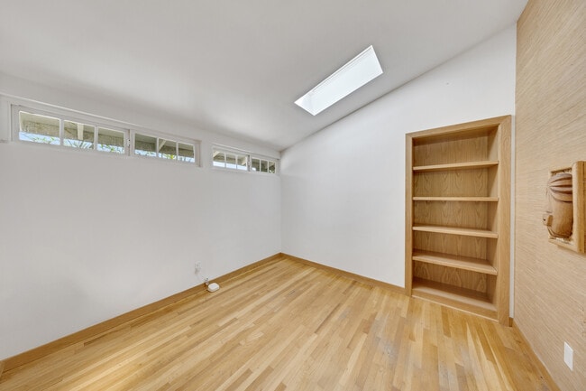 Building Photo - 16439 Kingsbury St