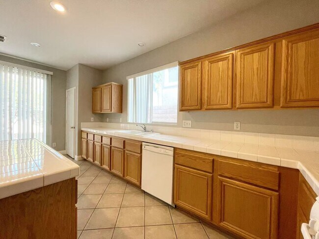 Building Photo - Wonderful 1-story Home
