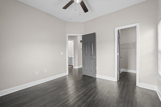 Building Photo - 5026 Belleglen Ct