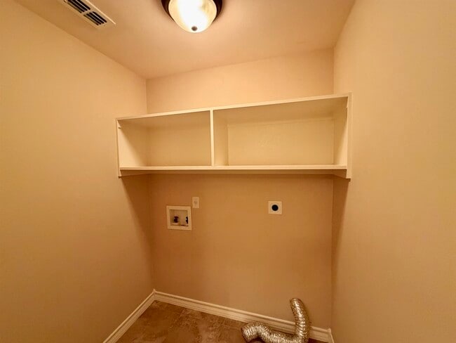 Building Photo - 420 Sabal Loop