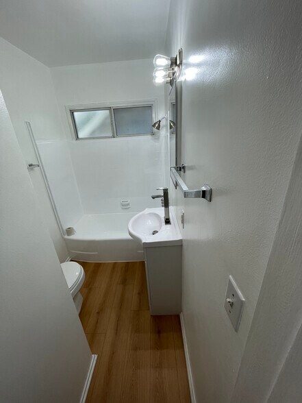 Building Photo - 334 W Alameda Ave