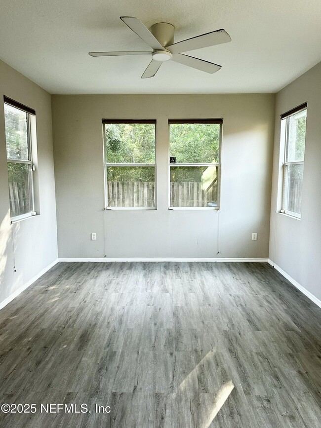 Building Photo - 11751 Silver Hill Dr