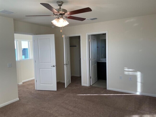Building Photo - 9610 Morning Iris Dr