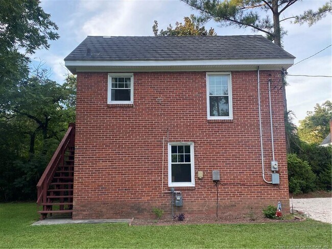 Building Photo - 704 S Main St
