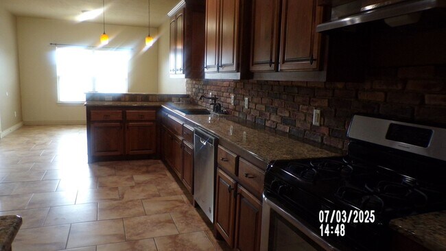Building Photo - Fantastic home located in Eastlake Addition