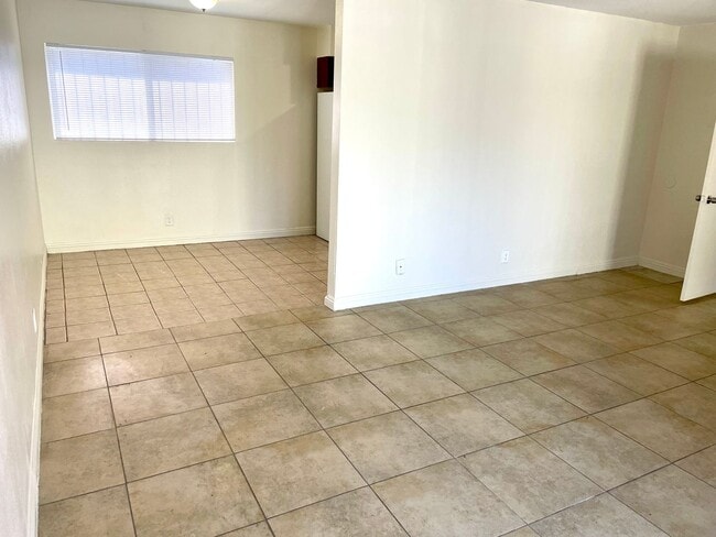 Building Photo - 3351 Brussels St