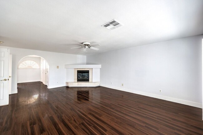 Building Photo - 3743 Lone Mesa Dr