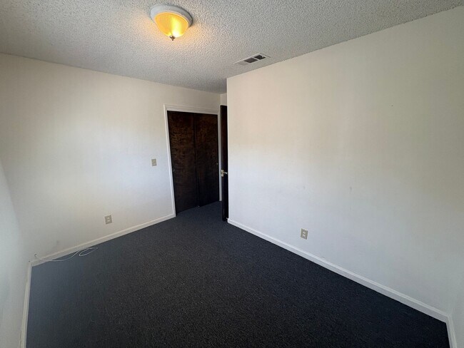 Building Photo - 2096