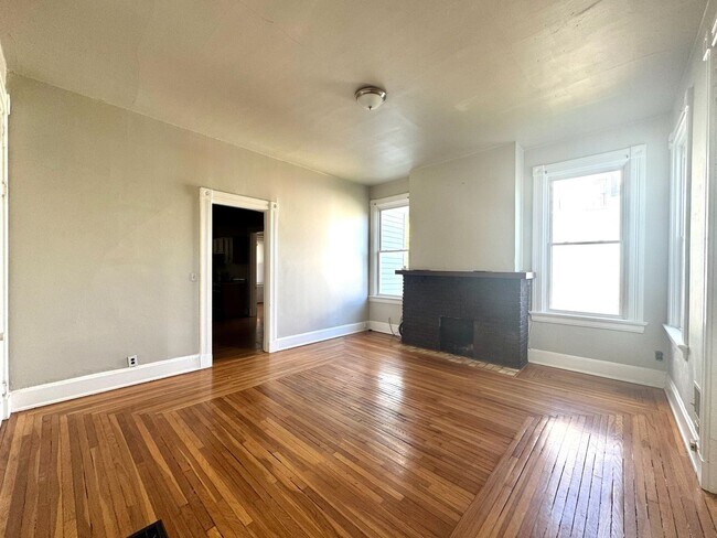 Building Photo - 30 Conklin St