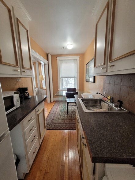 Building Photo - 118 Riverway