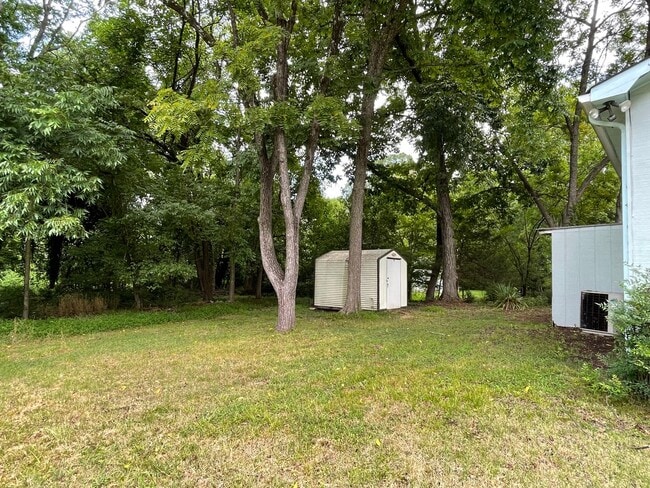 Building Photo - Charming 2br house on the Northside of Cha...