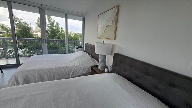 Building Photo - 9261 E Bay Harbor Dr