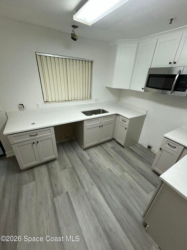 Building Photo - 7801 Maplewood Dr