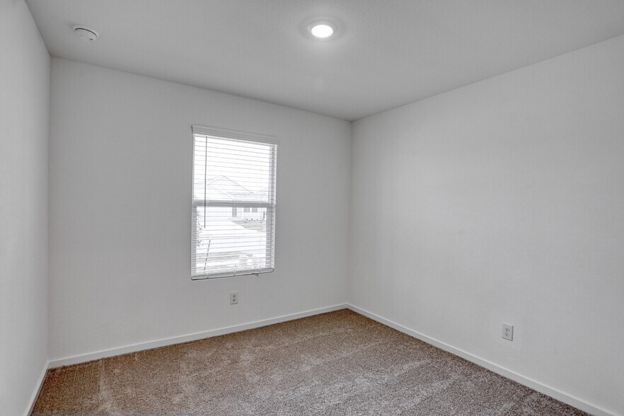 Building Photo - 803 Ginkgo Way