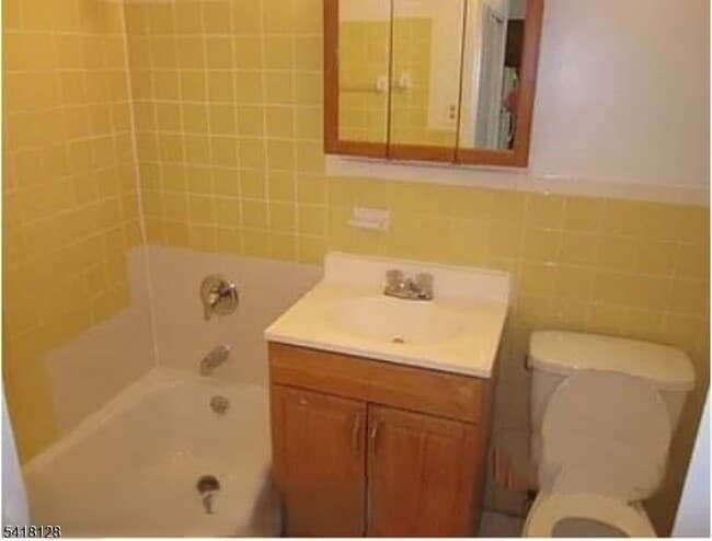 Building Photo - 220 W Sumner Ave