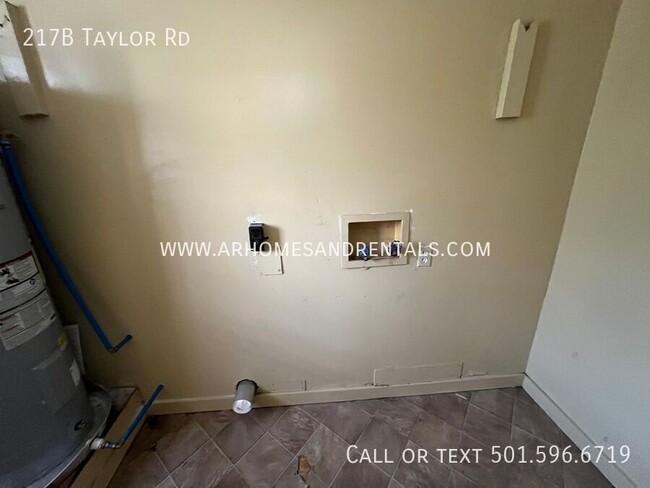 Building Photo - 217B Taylor Rd-