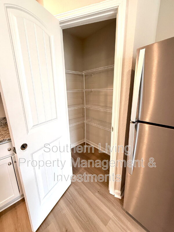 Building Photo - 3047 Cres Lk Ln