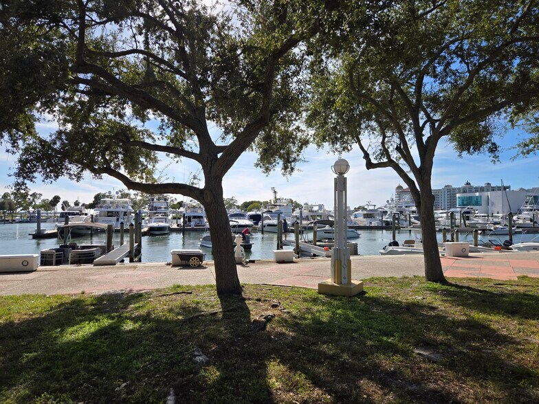 Building Photo - 2304 Ringling Blvd