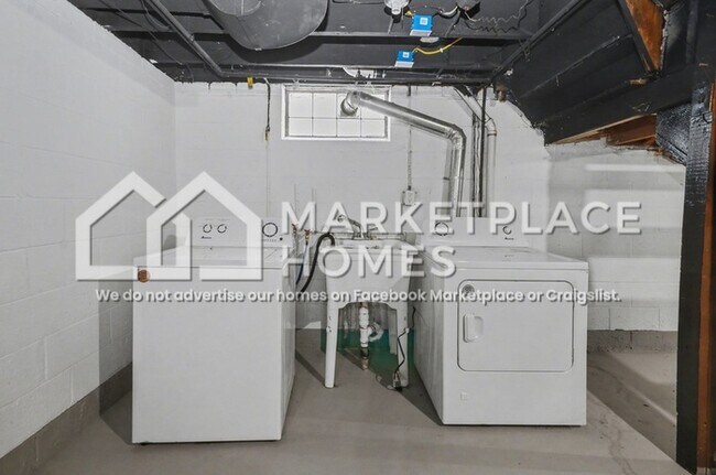 Building Photo - 12444 Sarsfield Ave