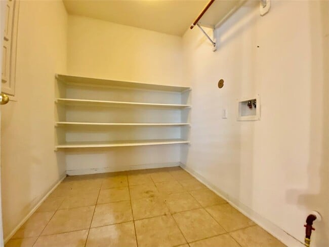 Building Photo - 9414 Glendown Ln