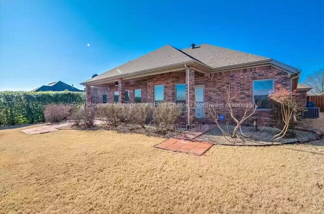 Building Photo - 2705 SW Glenn Ridge Rd