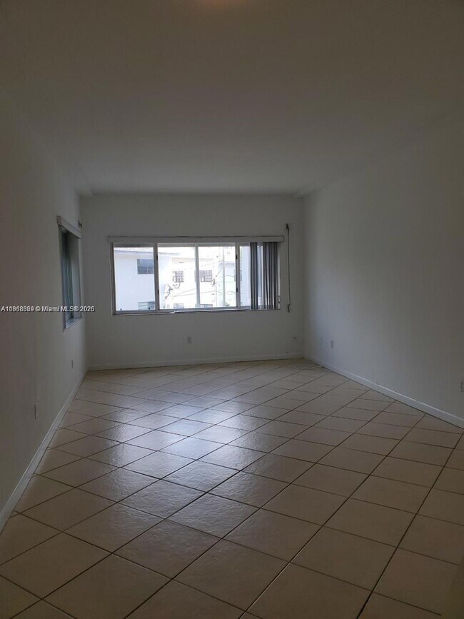 Building Photo - 1185 Marseille Dr