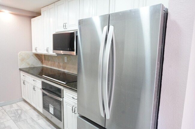 Building Photo - 10444 N 69th St
