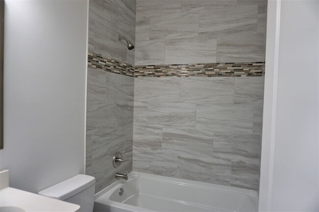 Building Photo - 4 Bedroom, 2 Bath Home in Valley View