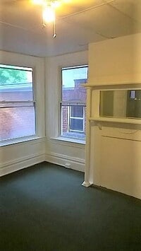 Building Photo - 156 Robinson St