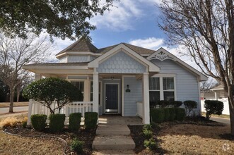 Building Photo - Adorable 3-2-2 in Aubrey!