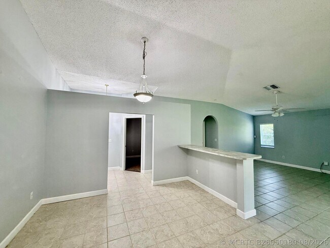 Building Photo - 5707 Silver Oak Dr