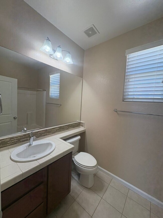 Building Photo - 4 bedroom 3 bath stunner in Sparks