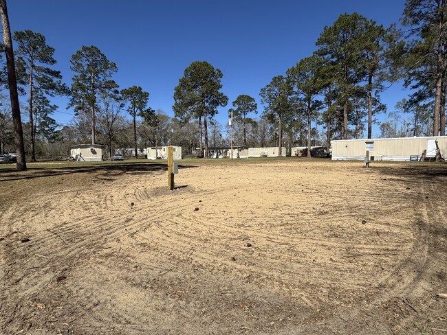 Building Photo - 211 Victoria Cir