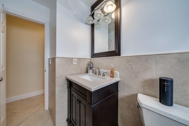 Building Photo - 9603 NW 67th Ct