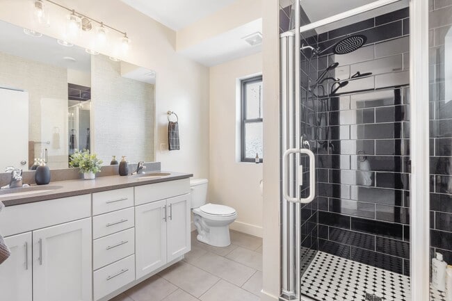 Building Photo - Modern 2 Bed / 2 Bath Townhome in Salt Lak...