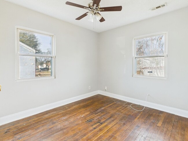 Building Photo - 2606 Redwood Ave