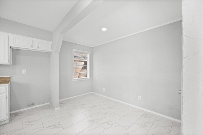 Building Photo - 13527 Montaigne Dr