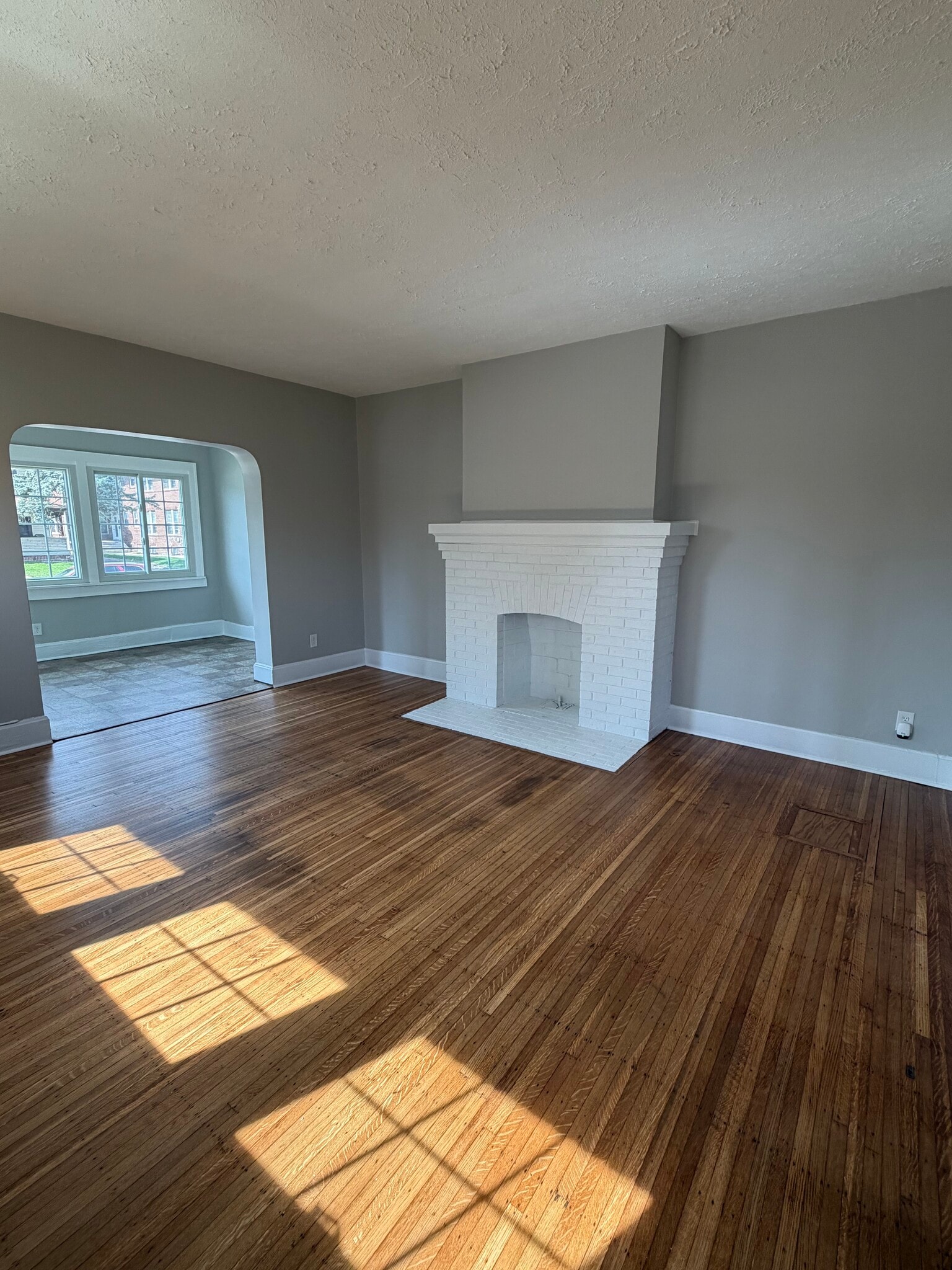 Building Photo - 3827 Central Ave