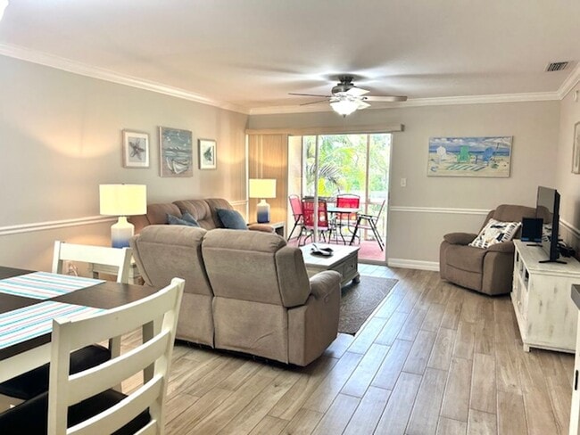 Building Photo - 2025/26 FALL/ WINTER MONTHLY  RENTAL ! FURNISHED - 5 MINUTES TO SIESTA BEACH