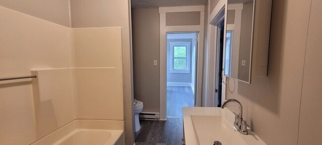 Building Photo - 3 bedroom 1 bathroom home in Brownstown/Leola