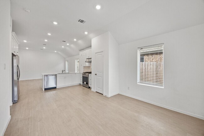 Building Photo - 6318 Seafoam Lake Dr