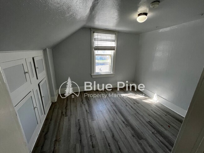 Building Photo - 252 N Shilling Ave